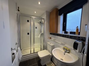 EN SUITE- click for photo gallery